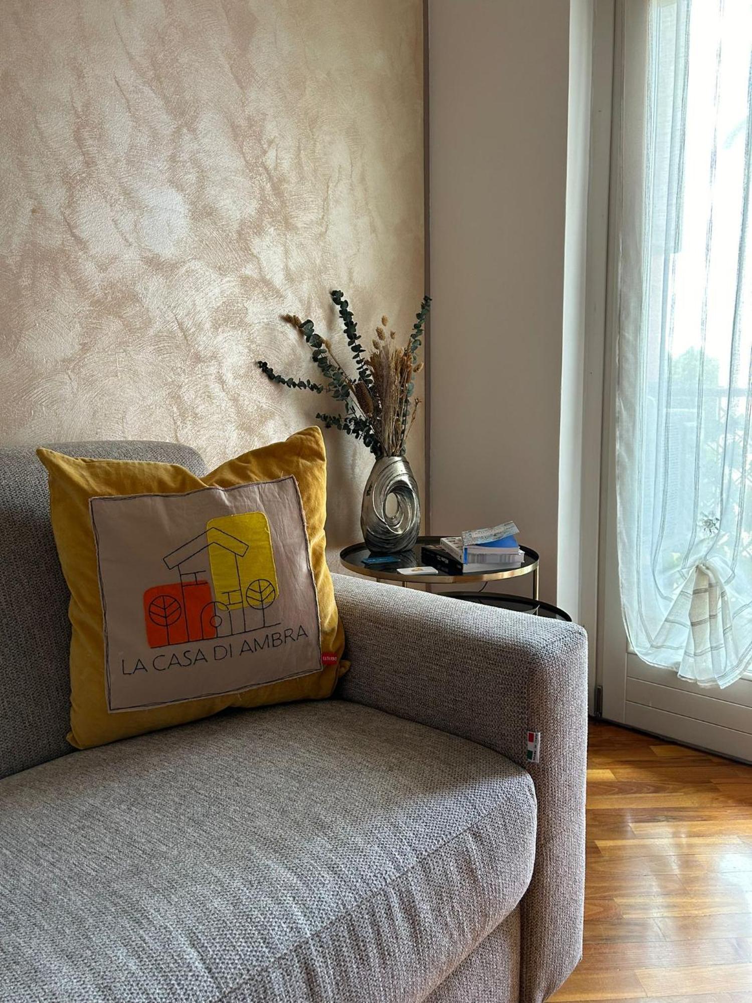 Appartement La Casa Di Ambra à Limbiate Extérieur photo
